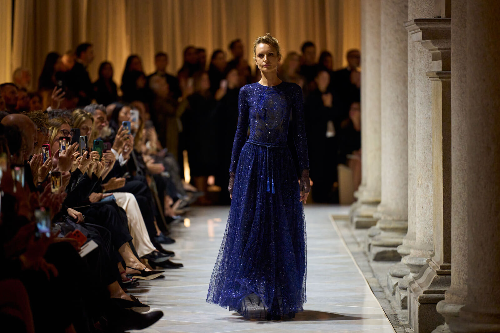 最高級　ジョルジオアルマーニ　定価11.8万円　フラワー　デッサン　エレガンス ジョルジオ アルマーニ50周年にしてラストコレクションを飾る